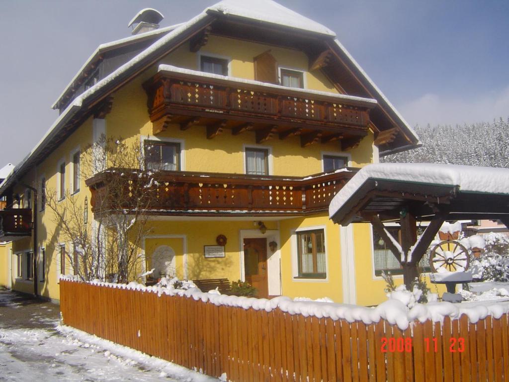 Haus Dorfer Bed & Breakfast Мариапфар Екстериор снимка